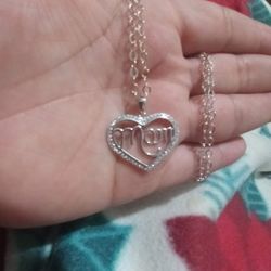 925 Sterling Silver Chain With The Pendant/Cadena Con Dije De Corazón Que Dice Mom De Plata 925