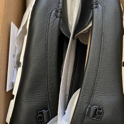 UGG Women’s W Flores Size 6 Usa black