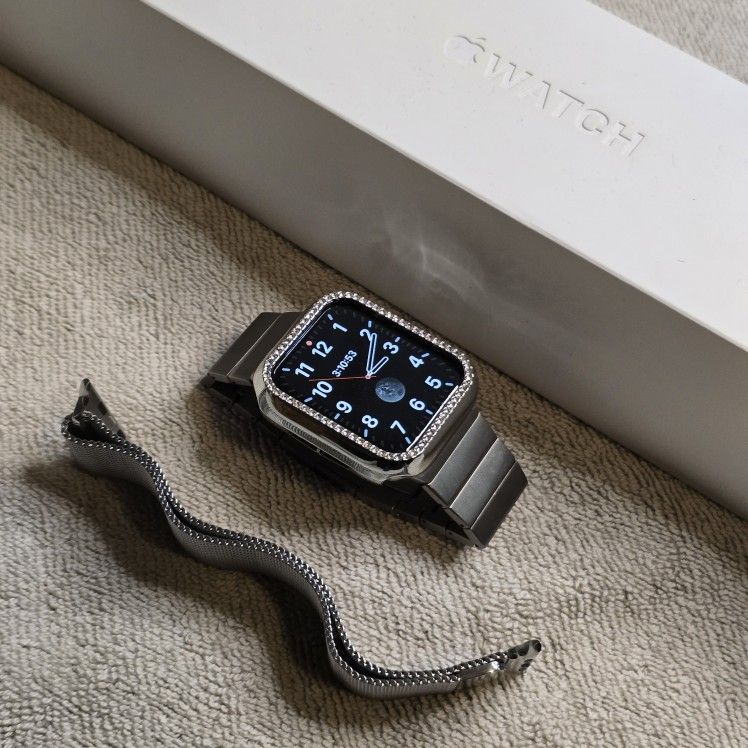 Unlocked Apple Watch Series 5 LTE 44MM Silver Stainless Steel - Milanese Loop