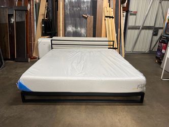 Black Metal Platform Bed Frame with Mattress