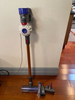 Dyson,  V7  vacuum Cleaner.