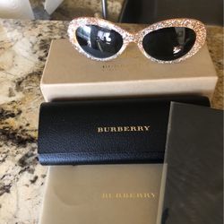 Burberry Crystal https://offerup.com/redirect/?o=U3VubnkuTmV3