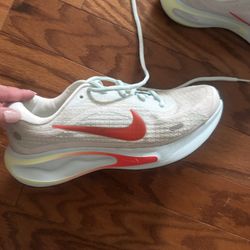 8.5 Nike Comfort Ride 