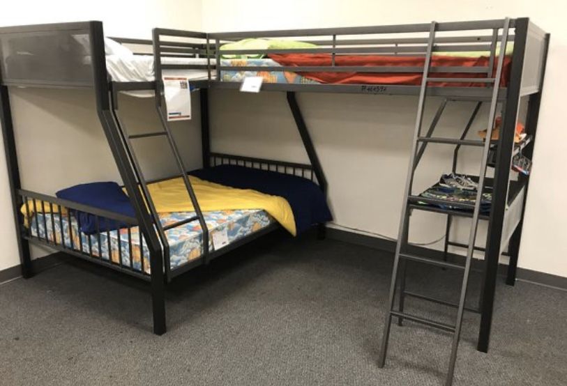 Twin/full bunk bed with twin/loft