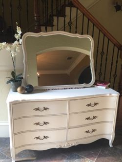 French provincial bedroom set - Bassett