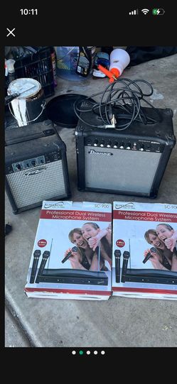 Gitar Amplified. And Microphone System