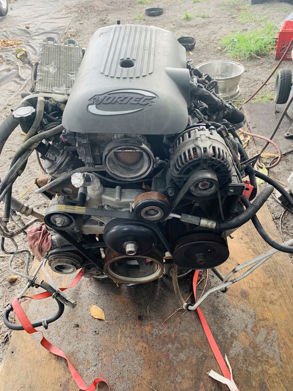5.3 vortec engine with transmission , and computer for Sale in Miami