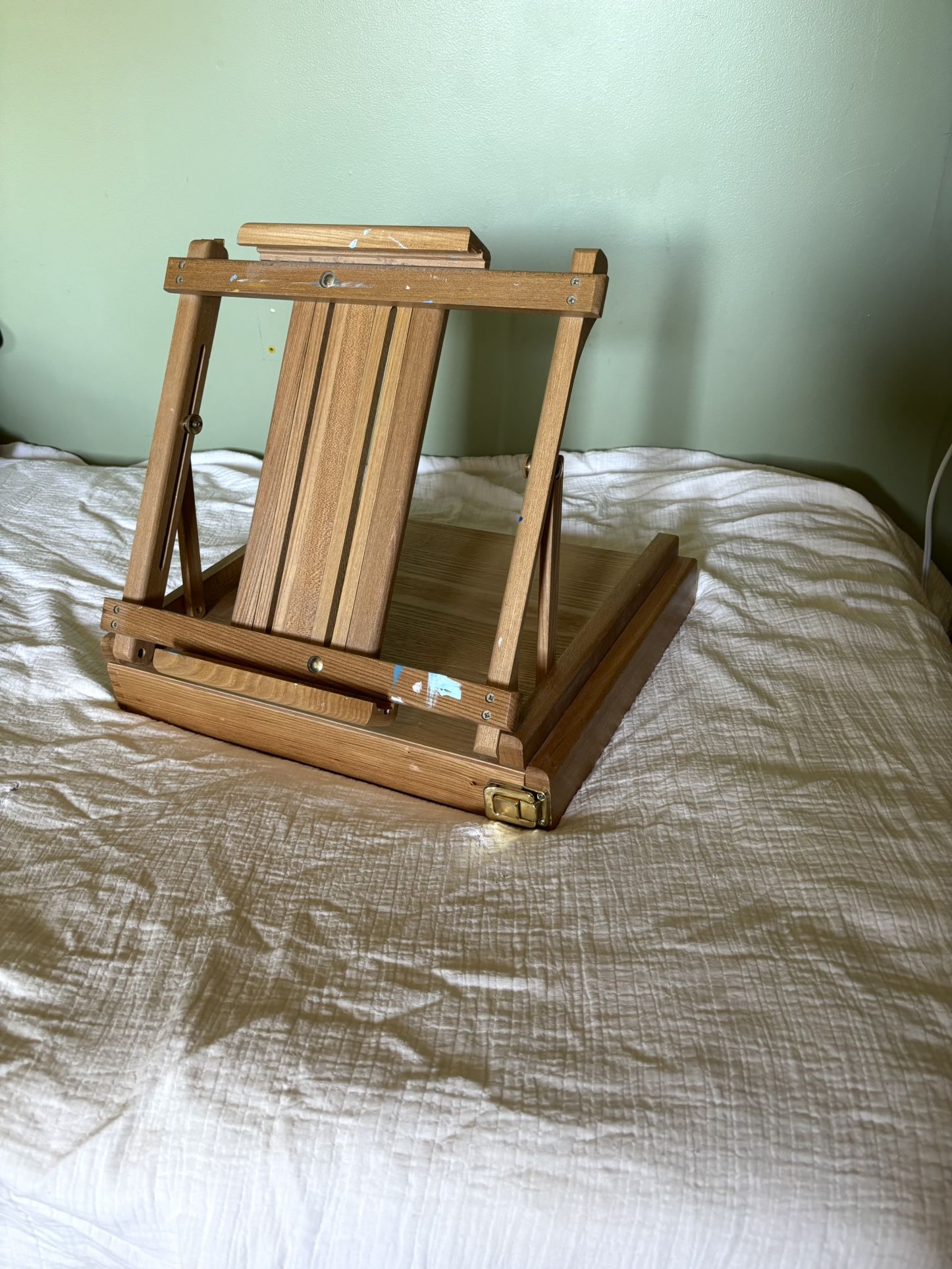 Easel