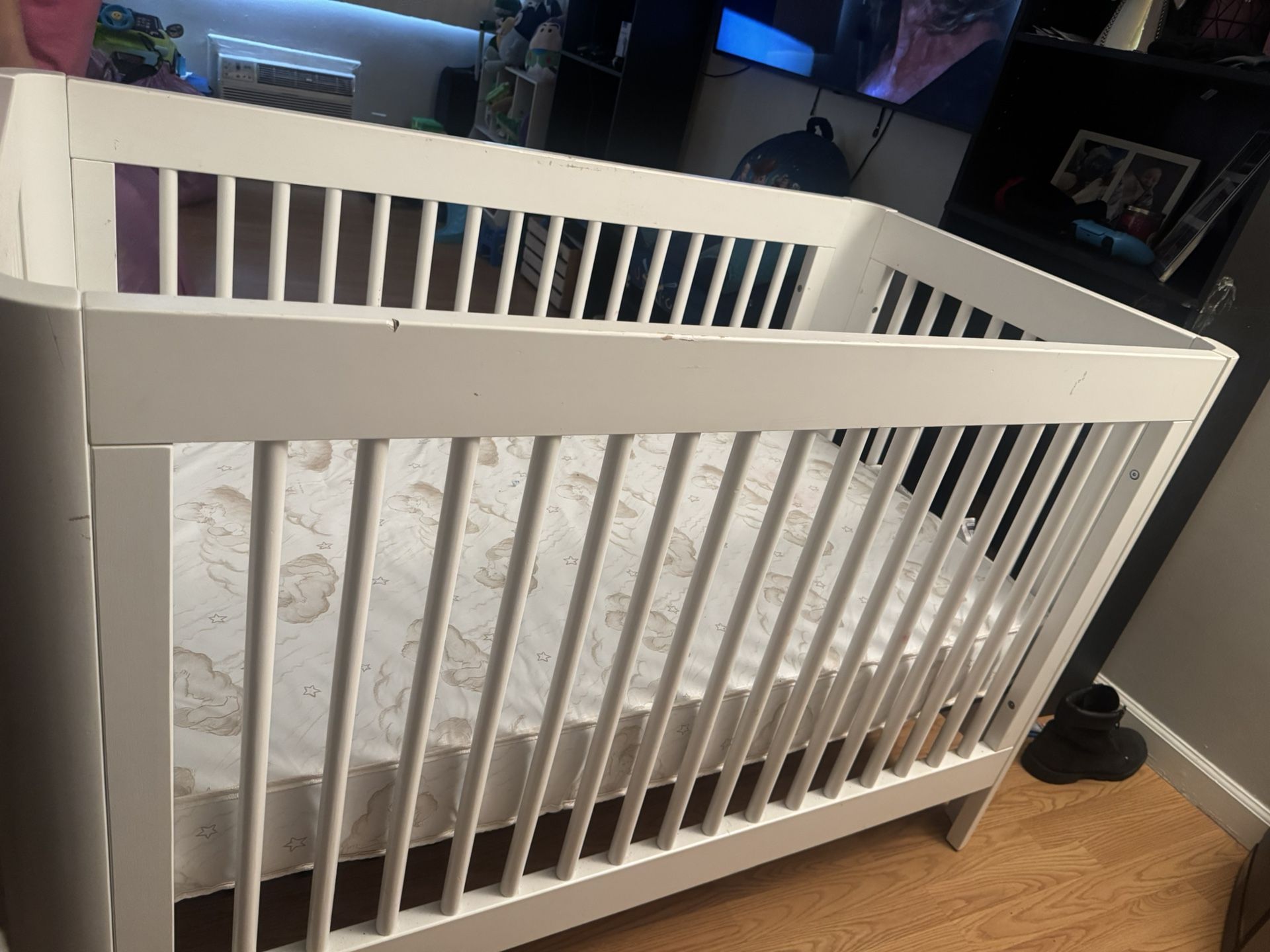Baby Crib With Mattress 