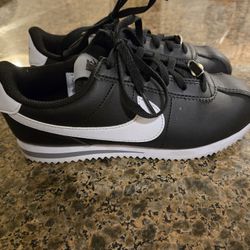 Boys NIKE Cortez Size 2.5