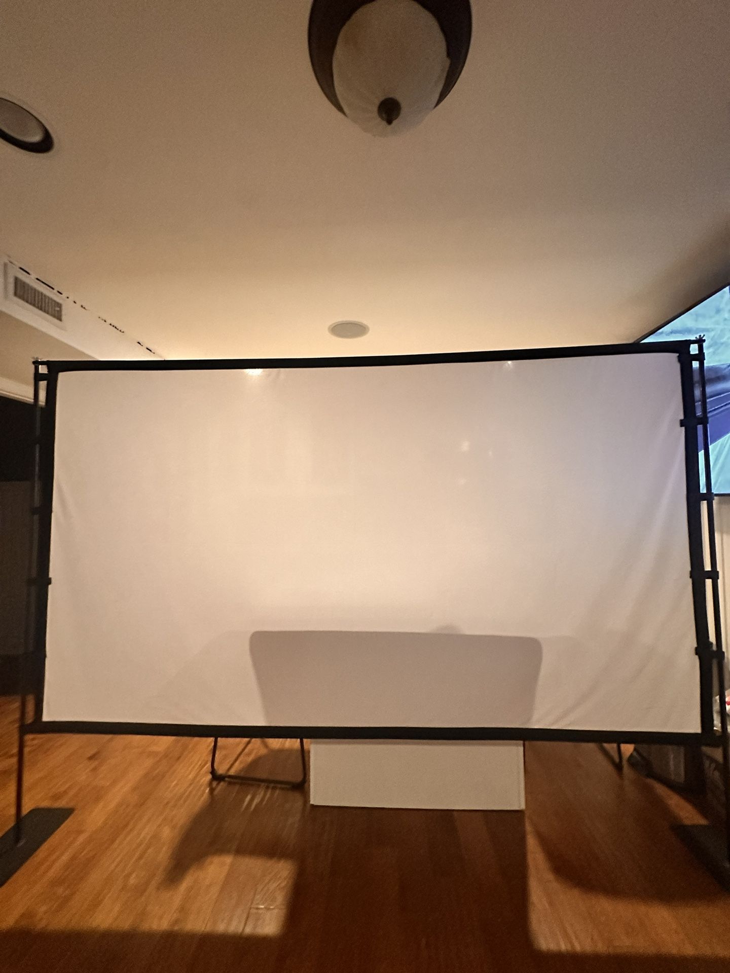 Outdoor Project Screen