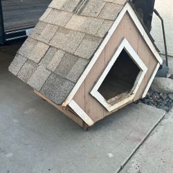 Wood Dog House 