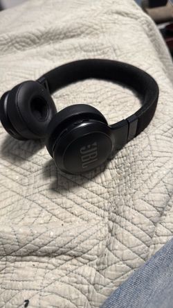 Noise cancellation headphones