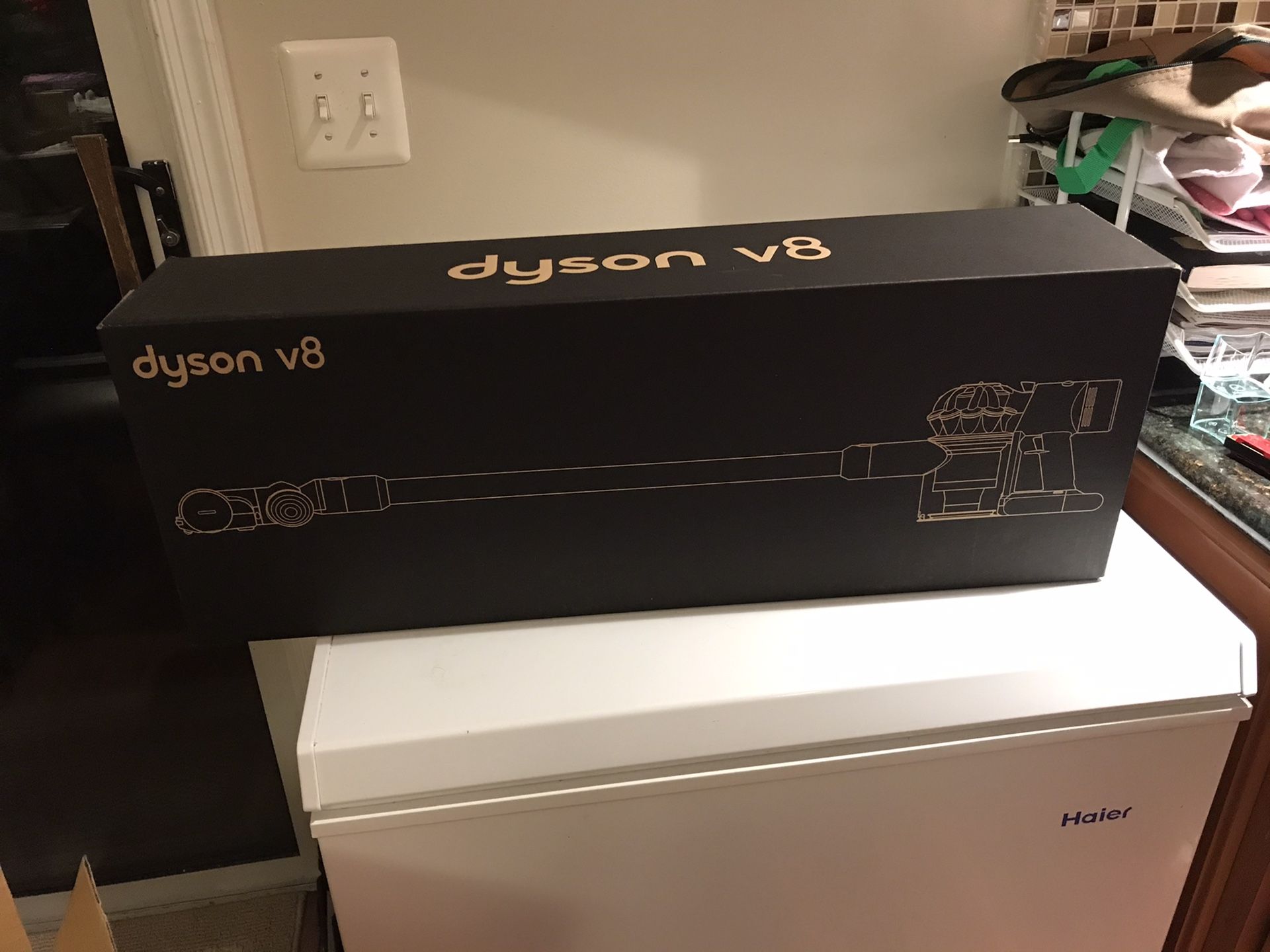 Dyson V8 absolute, unopened box