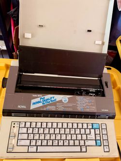 Royal Beta 8050 Electronic Type Writer