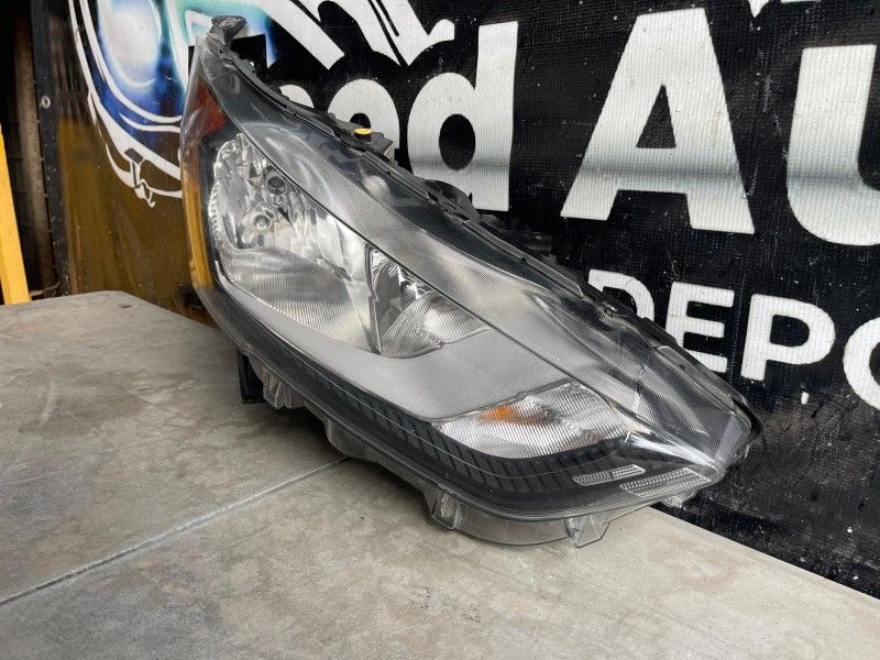 Ford Transit Connect Right Passenger Headlight Oem