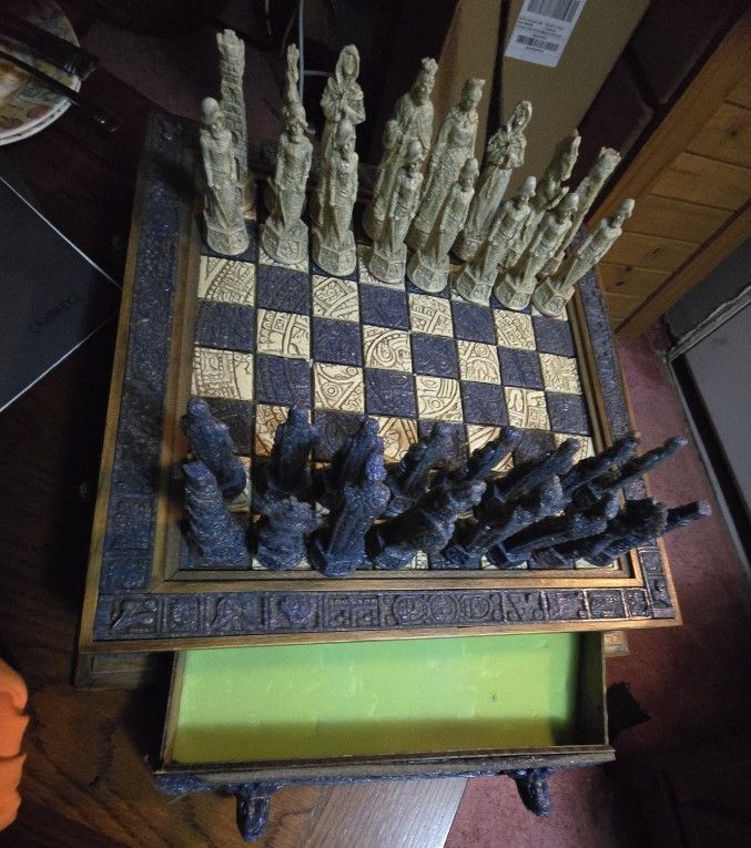 CHESS SET Aztec/Inca/Maya vs Conquistidors