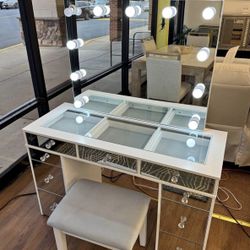 White Hollywood LED MAKEUP VANITY 