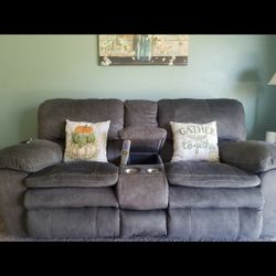 Dual Recliner Sofa W/usb Chargers