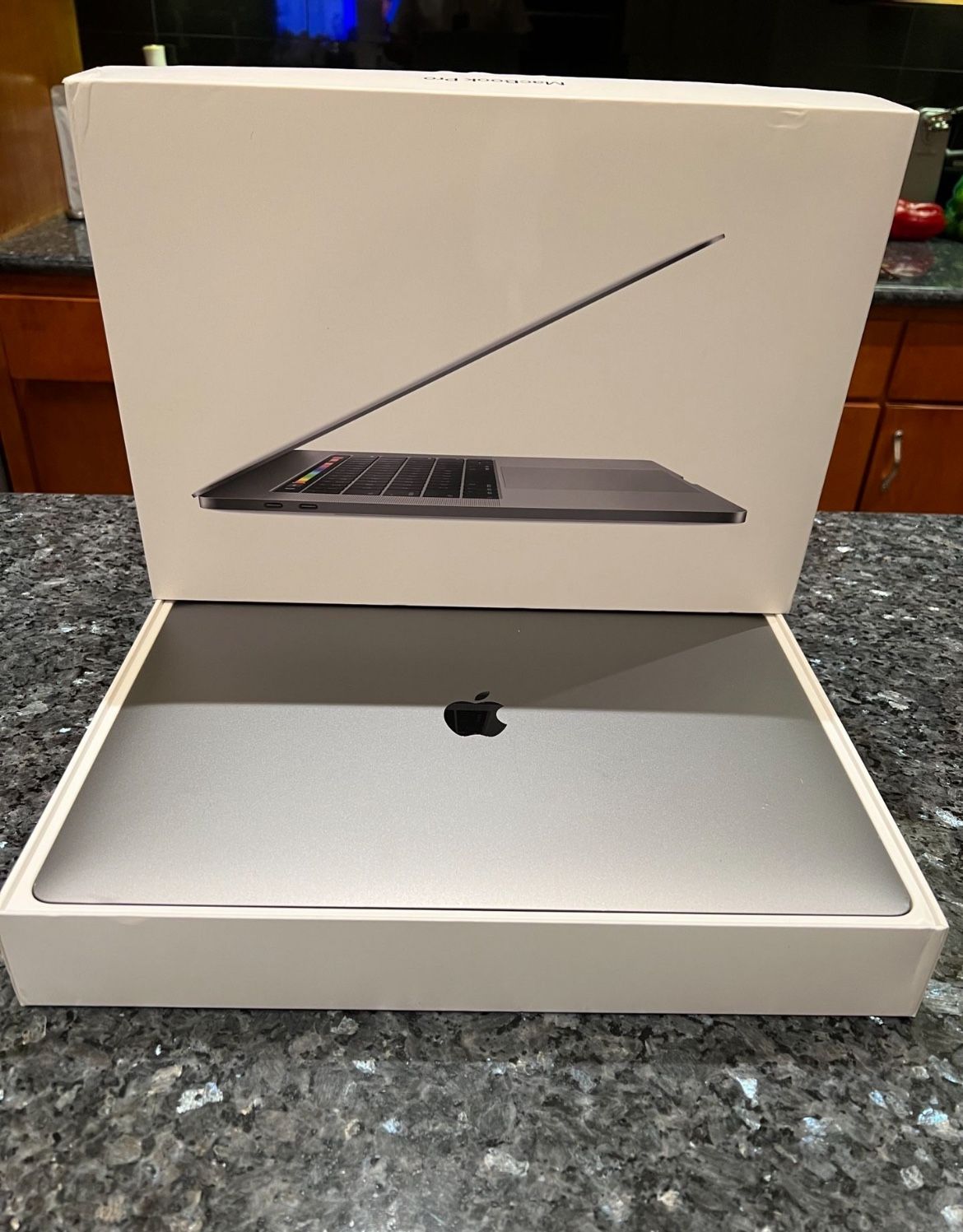 2018 MacBook Pro 15" 19 1 TB SSD W/ 32 MB RAM