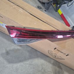 2025 hyundai elantra back trunk light