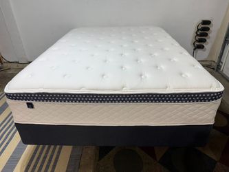 LIKE NEW! Winkbed Luxury Firm Queen Mattress - Delivery Available!