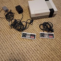 Original. Nintendo Nes Nes-001 Console With Controllers 