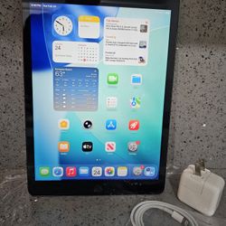 Apple iPad 8th Gen 10.2"  32GB WiFi  iOS 26 -Space Gray

