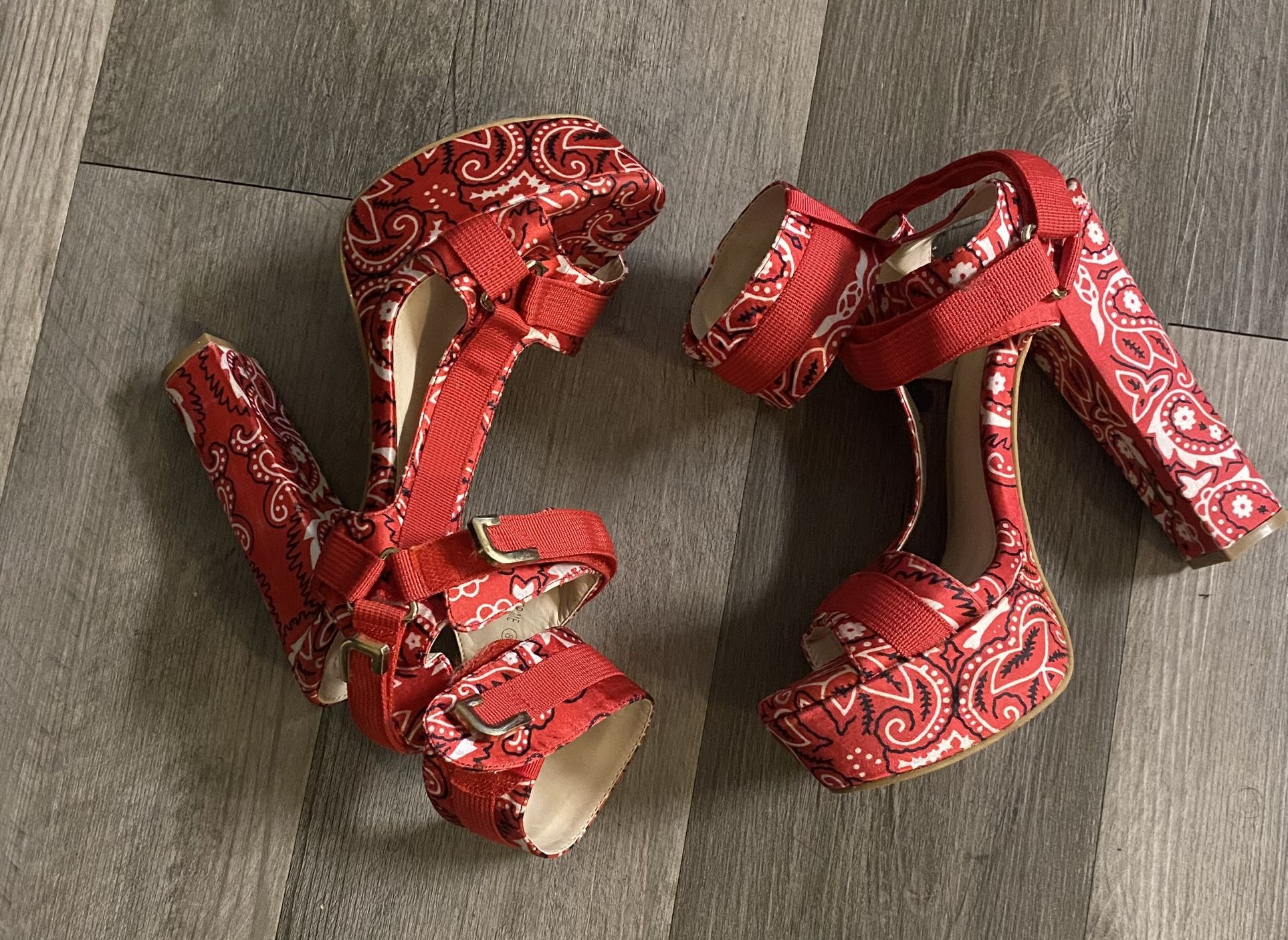 Red bandana print heels