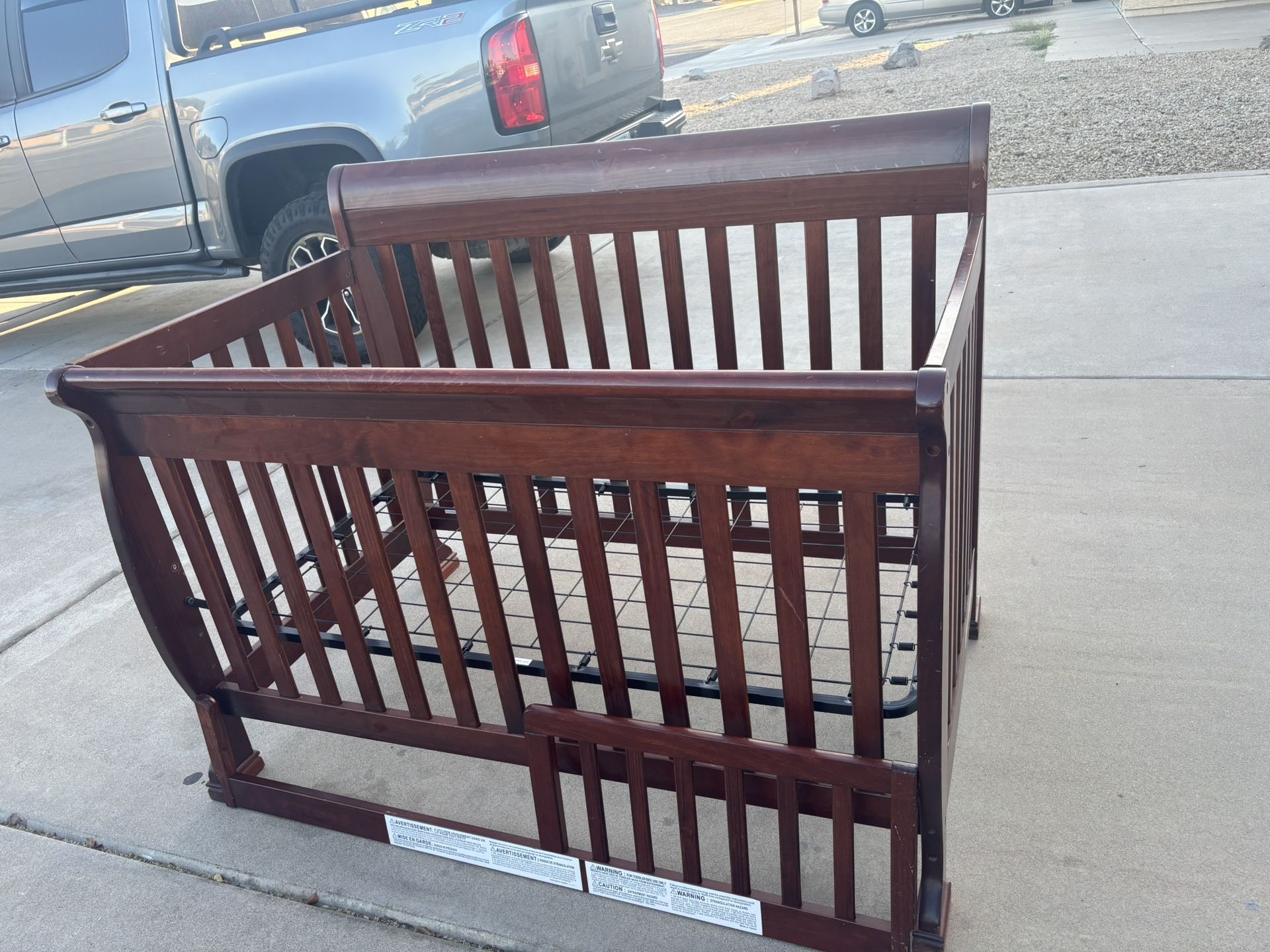 Baby Crib And Goes Into A Toddler Bed