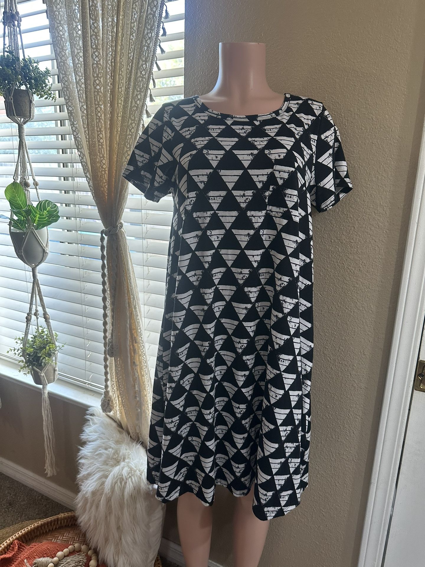 Lularoe New Size Small Fits Medium