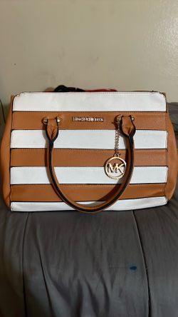 Micheal Kors purse