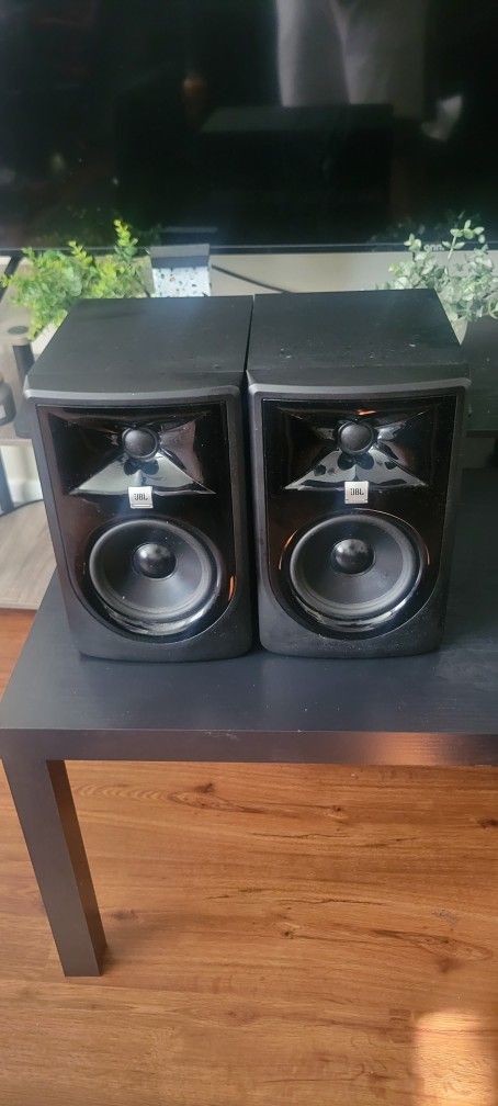 SALE!!! JBL Dual MK2 Studio Monitors. WILLING TO NEGOTIATE