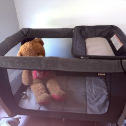 Baby playpen With changing table 
