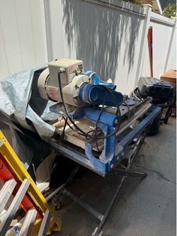 Wet tile paver saw with table