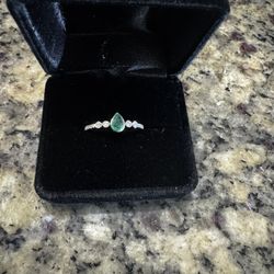 Diamond and emerald ring with certificate