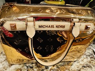 Authentic Michael Kors purse rose gold no scratches
