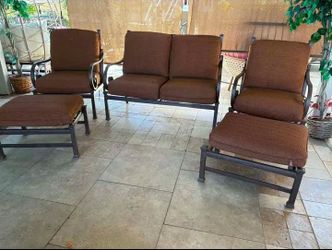 Broyhill patio Furniture Set
