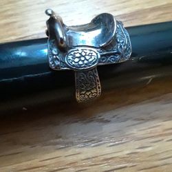 Vintage Ring. Sterling saddle ring. Size 6. 
