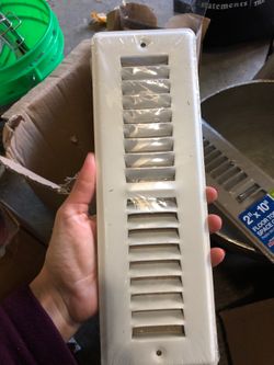 Floor vent register cover for toe space grille