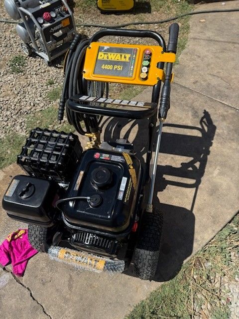 DEWALT 4400 PSI 4.0 GPM Cold Water Gas Pressure Washer