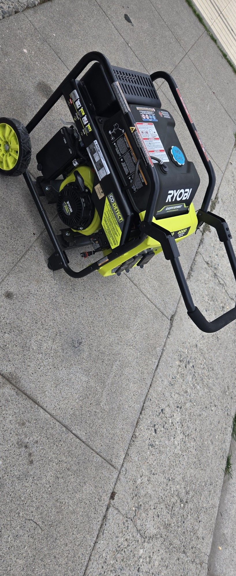 RYOBI
4000-Watt Recoil Start Gasoline Powered Digital Inverter Generator with CO Detect Shutdown Sensor