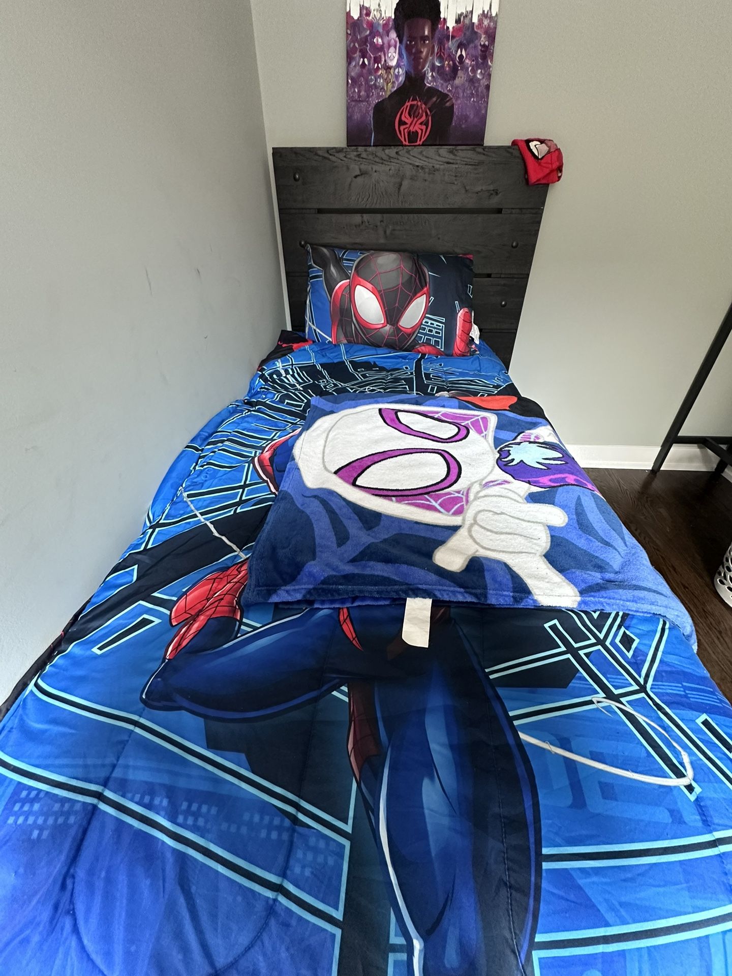 Twin Bed 