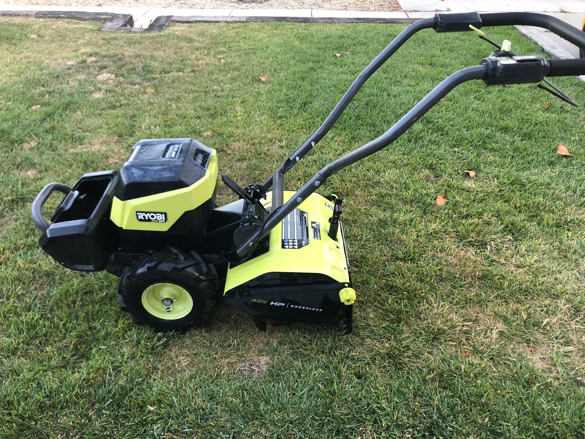Ryobi Tiller 40V 18” with 4 batteries