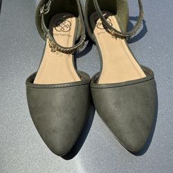 Woman’s Olive Flats 