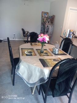 Expandable Table With Chairs