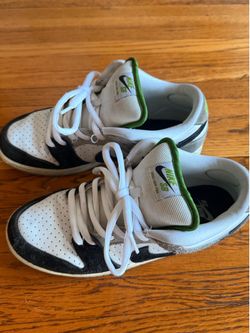 NIKE SB DUNK LO PINE GREEN