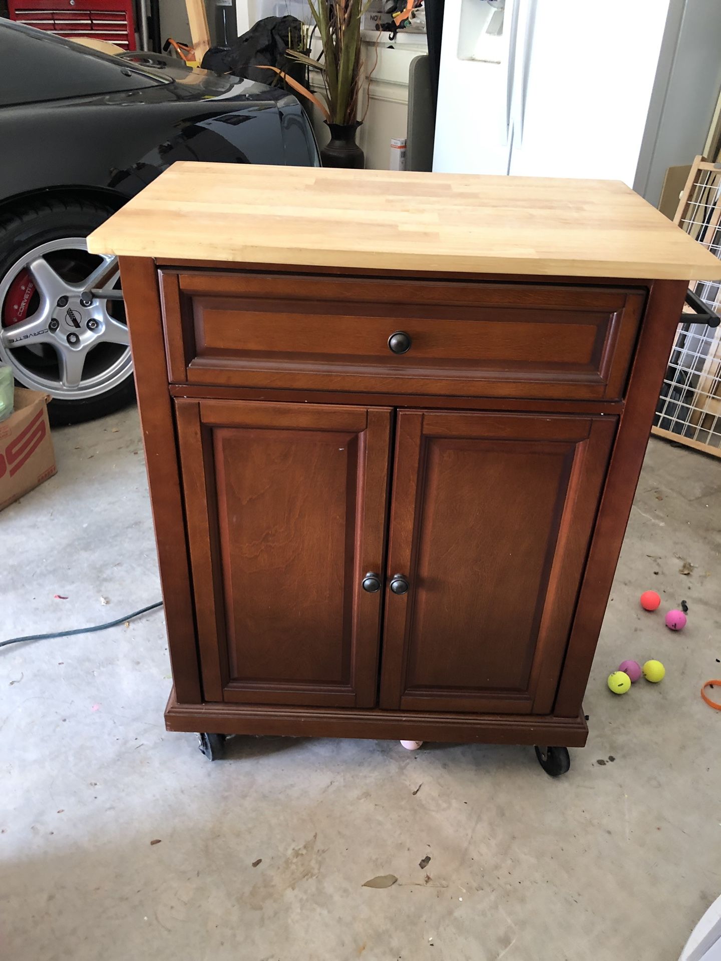 Kitchen cabinet/island