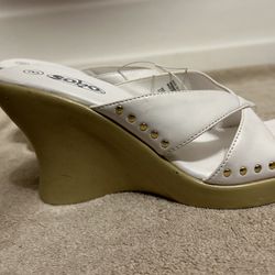 New White Wedge Sandals Size 8 heel 4”
