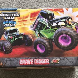RC Truck - Monster Jam, Smash & Bash Grave Digger Remote Control Toy (New)